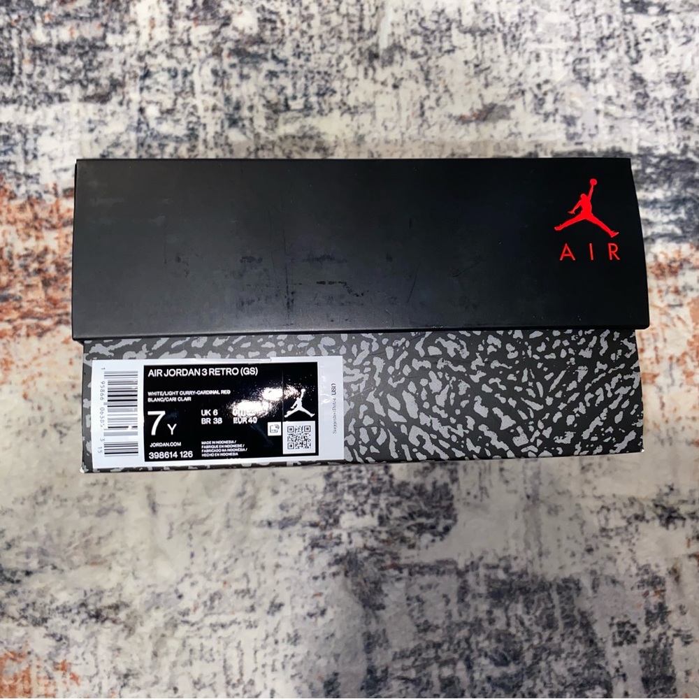 Nike Jordan 3s - Picture 3 of 3